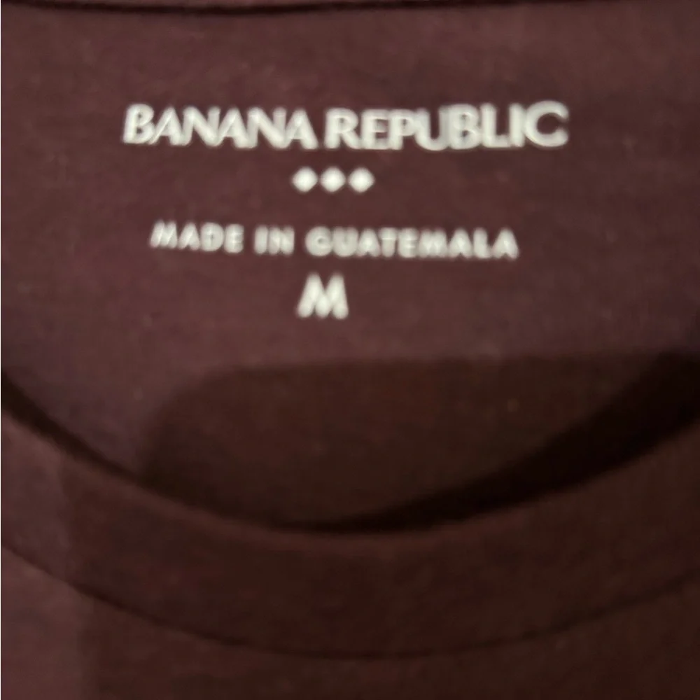 Banana Republic Maroon Shark Graphic Tee. Size Medium.